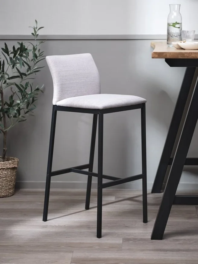 Taburete ARNUM beige/negro en Madera natural - Mesas de comedor, Uruguay | JYSK, vista 2