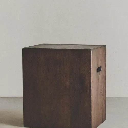 MESA AUXILIAR CUBO MADERA en Madera natural - Mesas de living, Uruguay | Zara Home