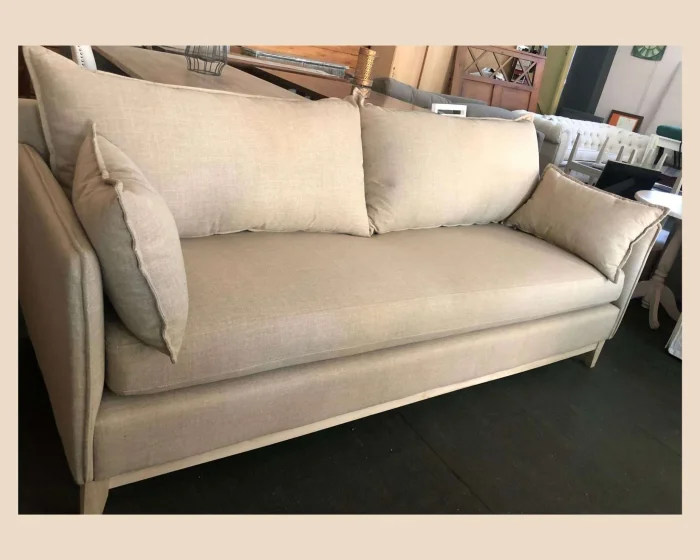 Sofa brazo Soul con zócalo en Beige - Sillones y sofás, Uruguay | Viladecó Muebles