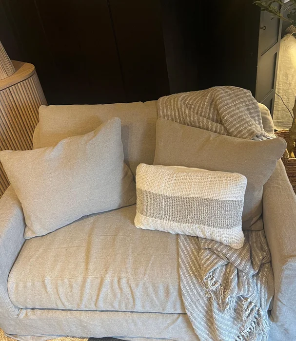 SOFA BISCARROSSE LOVESEAT 130 BEIGE en Gris - Sillones y sofás, Uruguay | Más Infinito Casa, vista 3