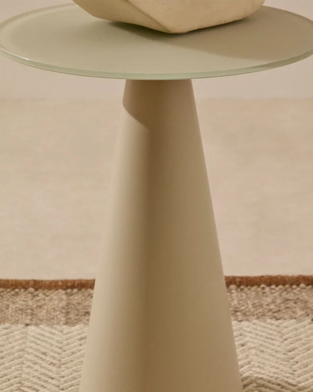 Mesa auxiliar Wilshire vidrio templado glaseado y acero acabado pintado gris mate Ø35cm en Gris - Mesas de arrimo, Uruguay | Kavehome, vista 3