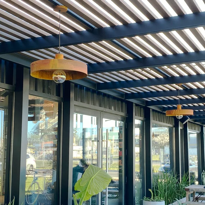 Lampara de techo Rosta Grande en Marrón - Lámparas colgantes, Uruguay | Alta Gracia Deco, vista 3