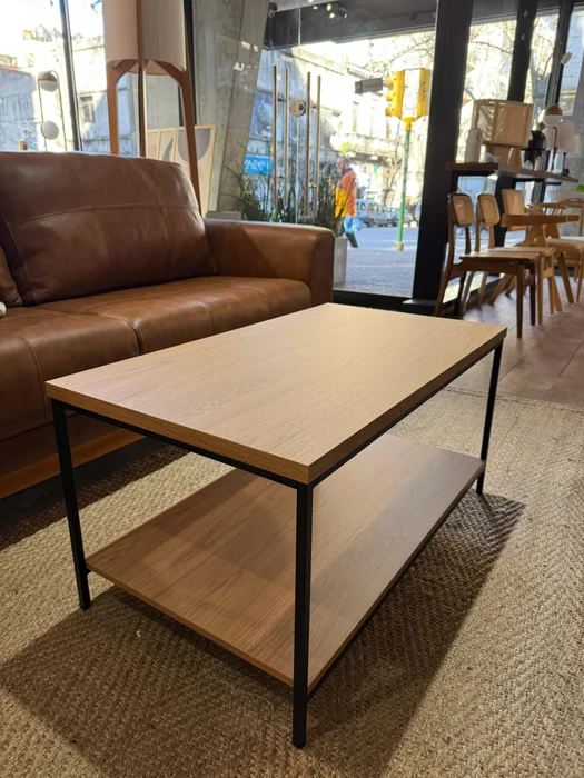 Mesa de Centro Ratona Rectangular Tapa Doble (Olmo y Hierro Negro) en Madera natural - Mesas de living, Uruguay | Berna home, vista 2