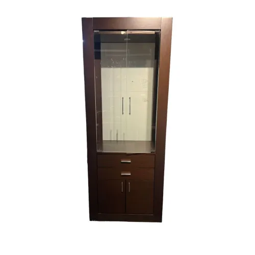 Cristalero con puertas en vidrio y cajones - Producto con detalles en Marrón - Aparadores y recibidores, Uruguay | Champagne Home