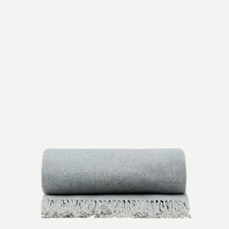 Manta Dakie doble faz mezcla lana gris melange y beige 170 x 130 cm en Gris - Textiles, Uruguay | Kavehome