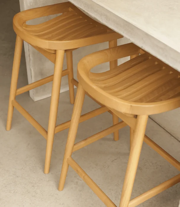 BANCO ALTO KONDO TEKA 65CM en Madera natural - Butacas, banquetas y puffs, Uruguay | Más Infinito Casa, vista 3