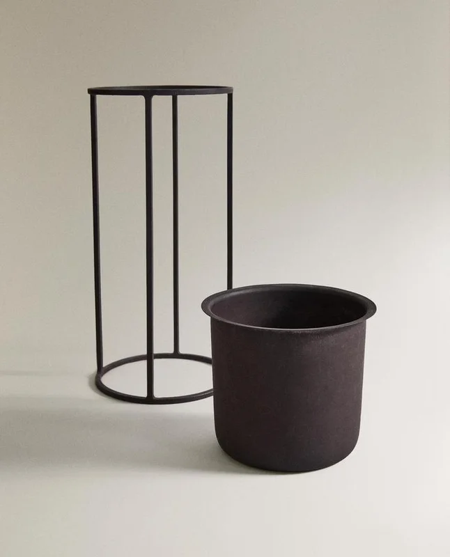 MACETERO METÁLICO en Negro - Jarrones, Uruguay | Zara Home, vista 4