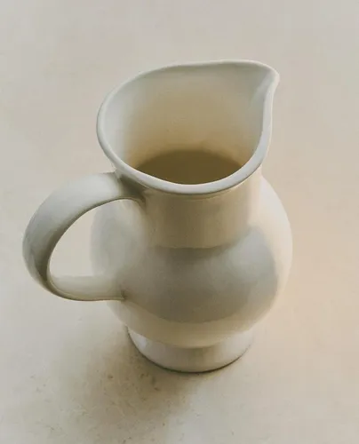 JARRA DECORATIVA CERÁMICA CREMA en Blanco - Jarrones, Uruguay | Zara Home