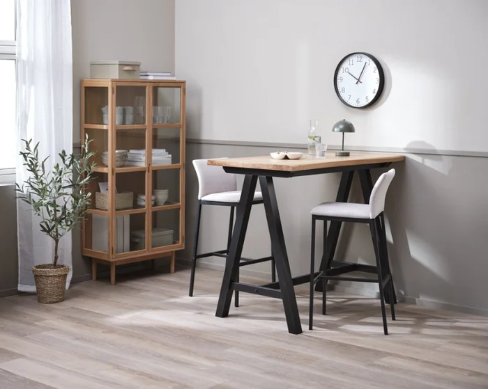 Taburete ARNUM beige/negro en Madera natural - Mesas de comedor, Uruguay | JYSK, vista 3