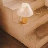 Lámpara de mesa Benicarlo de madera con acabado natural y beige en Beige - Lámparas de mesa, Uruguay | Kavehome, vista 2 de 7