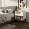Mesa de luz con 1 cajón con detalle en madera y rattan. en Blanco - Mesas de luz, Uruguay | Champagne Home, vista 2 de 4