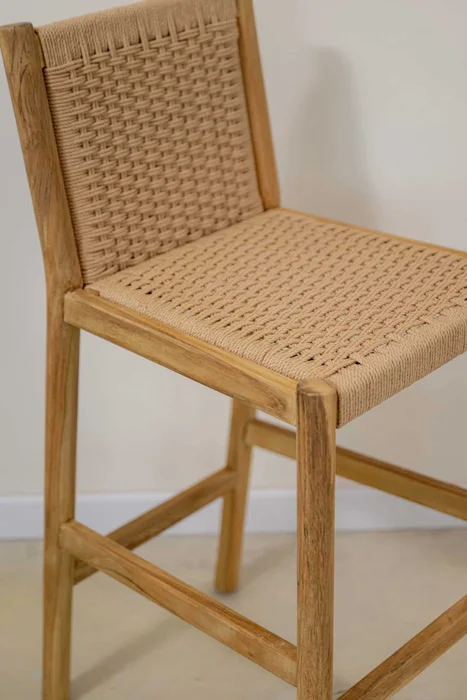 Banqueta en madera teca y cuerda en respaldo y asiento en Madera natural - Butacas, banquetas y puffs, Uruguay | Entrecasa, vista 2