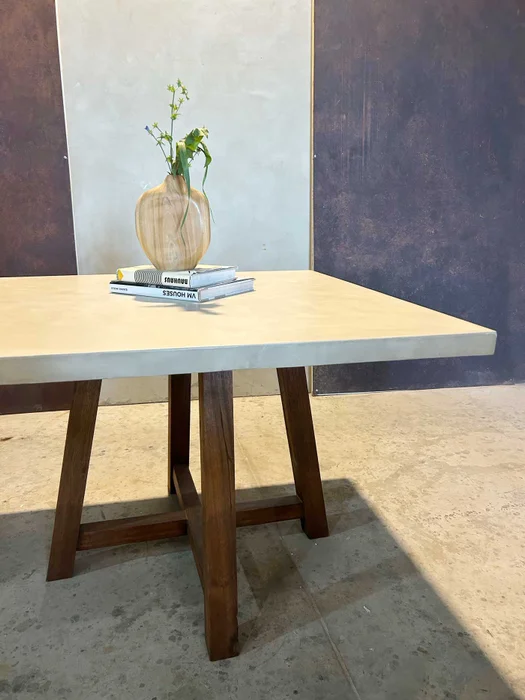 Mesa de comedor DELPHINUS cuadrada en Beige - Mesas de comedor, Uruguay | Mezcla