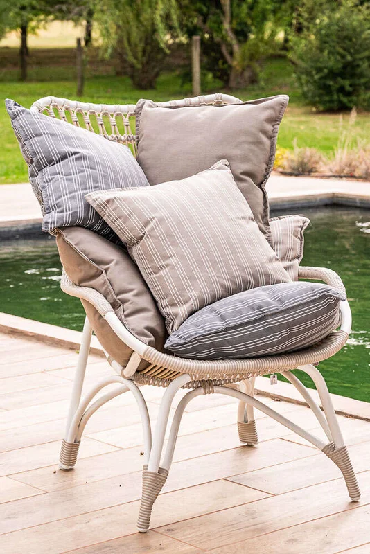 ALMOHADON EXTERIOR RAYAS - GRIS OSCURO - 45 X 45 en Gris - Muebles para el exterior, Uruguay | La Iberica, vista 3