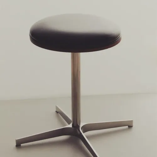 TABURETE PIEL Y ACERO INOXIDABLE en Marrón - Sillas, Uruguay | Zara Home