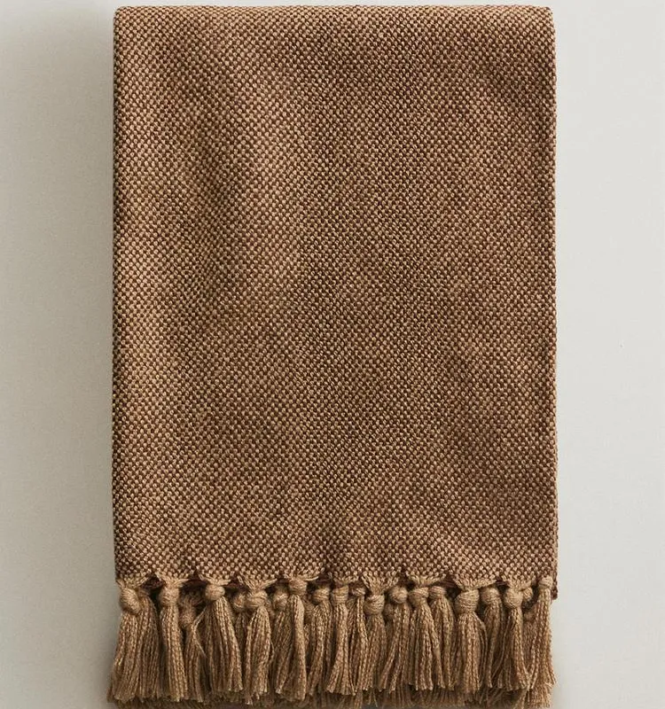 MANTA FLECOS en Marrón - Textiles, Uruguay | Zara Home