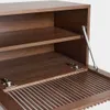 Mueble TV Beyla 2 puertas de chapa y madera maciza de fresno con acabado tono nogal 180 x 49,5 cm en Marrón - Muebles para TV, Uruguay | Kavehome, vista 3 de 8