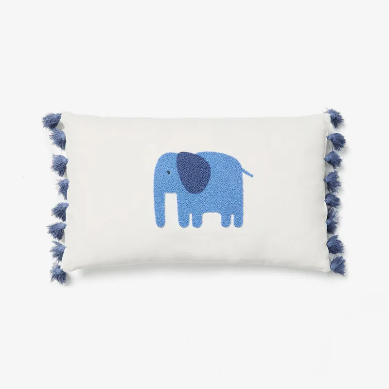 Almohadón Tandani de algodón beige con elefante bordado azul 30 x 50 cm en Blanco - Textiles, Uruguay | Kavehome