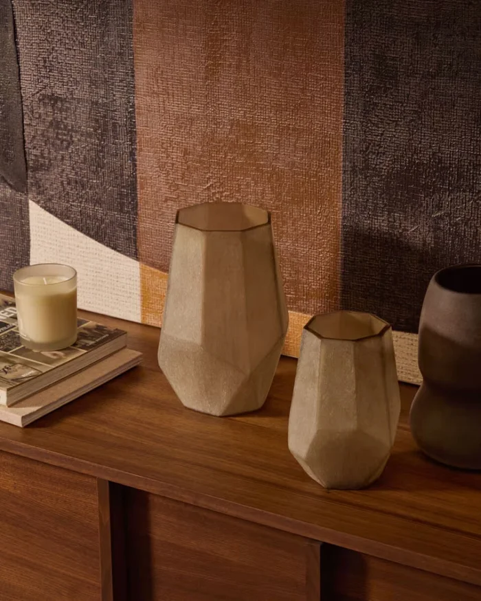 Jarrón Arai de vidrio reciclado gris - 16,5 cm en Marrón - Jarrones, Uruguay | Kavehome, vista 2