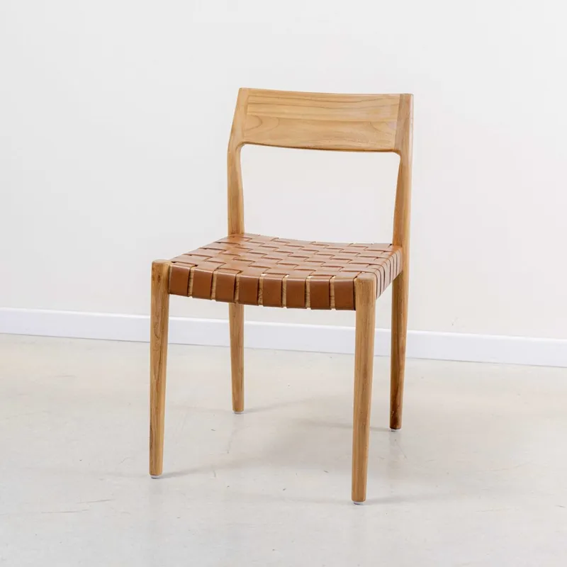Silla en teca y cuero marrón en Madera natural - Sillas, Uruguay | Entrecasa
