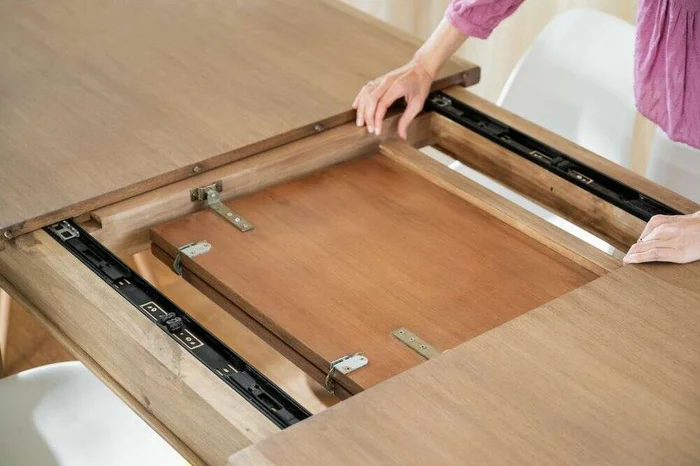 MESA COMEDOR DE CEDRO EMMA - EXTENSIBLE en Madera natural - Mesas de comedor, Uruguay | La Iberica, vista 8