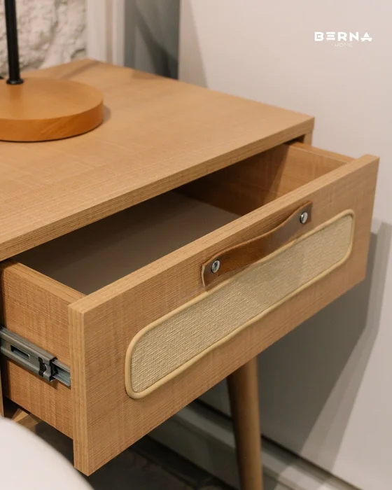 Mesa de Luz Praga – Marrón Claro con Esterilla en Madera natural - Mesas de luz, Uruguay | Berna Home, vista 4