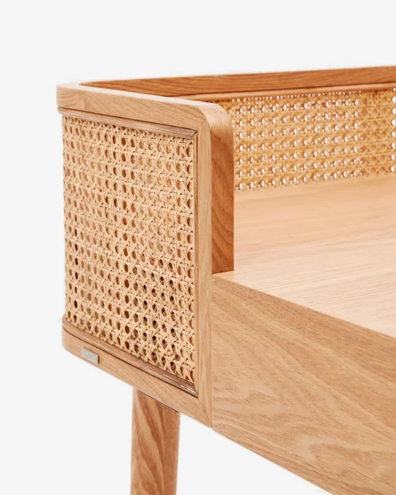 Escritorio Araxi de chapa, madera maciza de fresno y ratán 105 x 62 cm en Madera natural - Escritorios y sillas de escritorio, Uruguay | Kavehome, vista 3