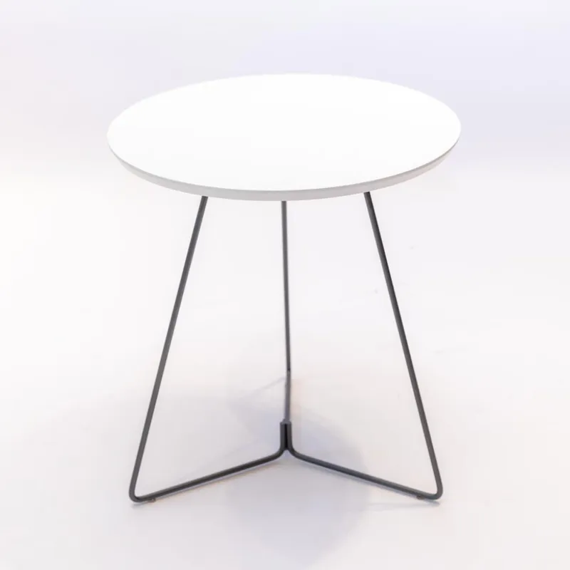 MESA LATERAL OVAL - BASE GRAFITO - TAPA ROBLE BLANCO en Multicolor - Mesas de living, Uruguay | Champagne Home