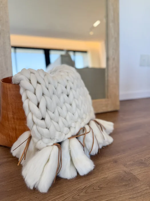 Manta lana Merino y cuero en Blanco - Dormitorio, Uruguay | Dreams On Time, vista 7