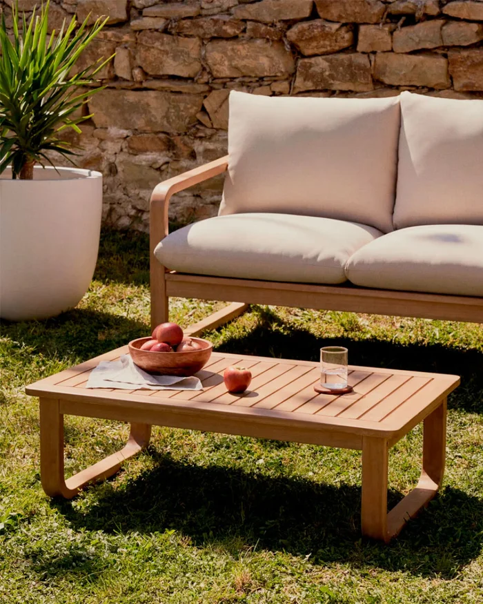 Mesa de centro exterior Sacaleta de madera maciza de eucalipto 100 x 60 cm FSC 100% en Madera natural - Mesas de living, Uruguay | Kavehome, vista 2