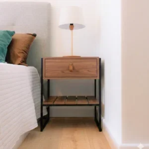 Mesa de Luz James (Olmo/Hierro Negro) en Madera natural - Mesas de luz, Uruguay | Berna Home, vista 2