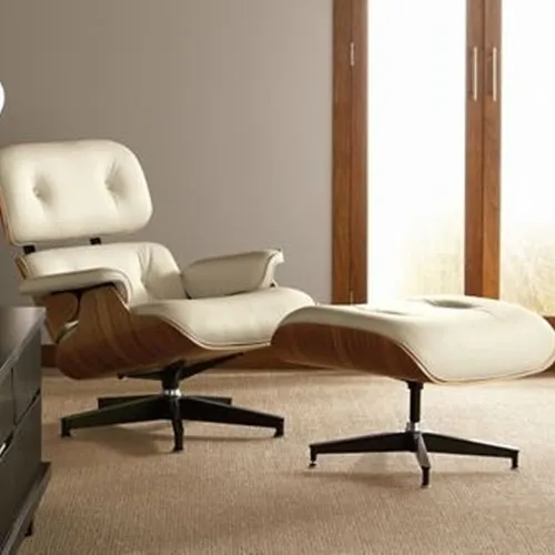 POLTRONA CUERO CHARLES EAMES - PERLA OPACO - C/APOYA PIES en Madera natural - Butacas, banquetas y puffs, Uruguay | Champagne Home