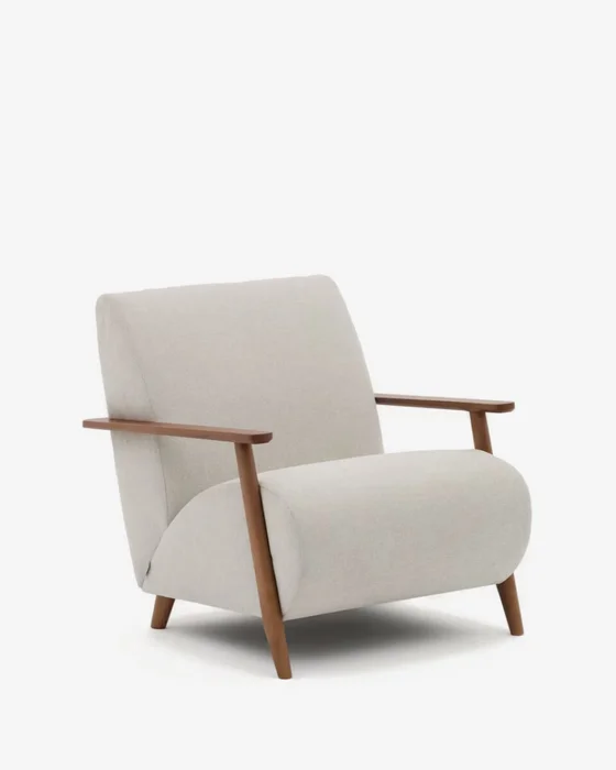 Butaca Meghan de chenilla - de chenilla perla y madera maciza de fresno con acabado nogal FSC Mix Credit en Beige - Butacas, banquetas y puffs, Uruguay | Kavehome