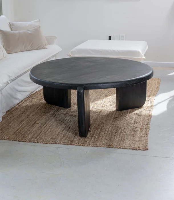 Mesa ratona en teca negra en Negro - Mesas de living, Uruguay | Entrecasa