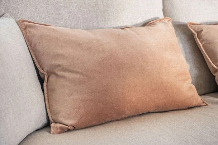 ALMOHADON TERCIOPELO ROSA VIEJO - 70 X 43 CMS en Rosa - Textiles, Uruguay | La Iberica