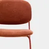 Silla apilable Meli de chenilla beige y patas de metal beige FSC Mix Credit - terracota y patas de metal terracota en Rojo - Sillas, Uruguay | Kavehome, vista 5 de 9