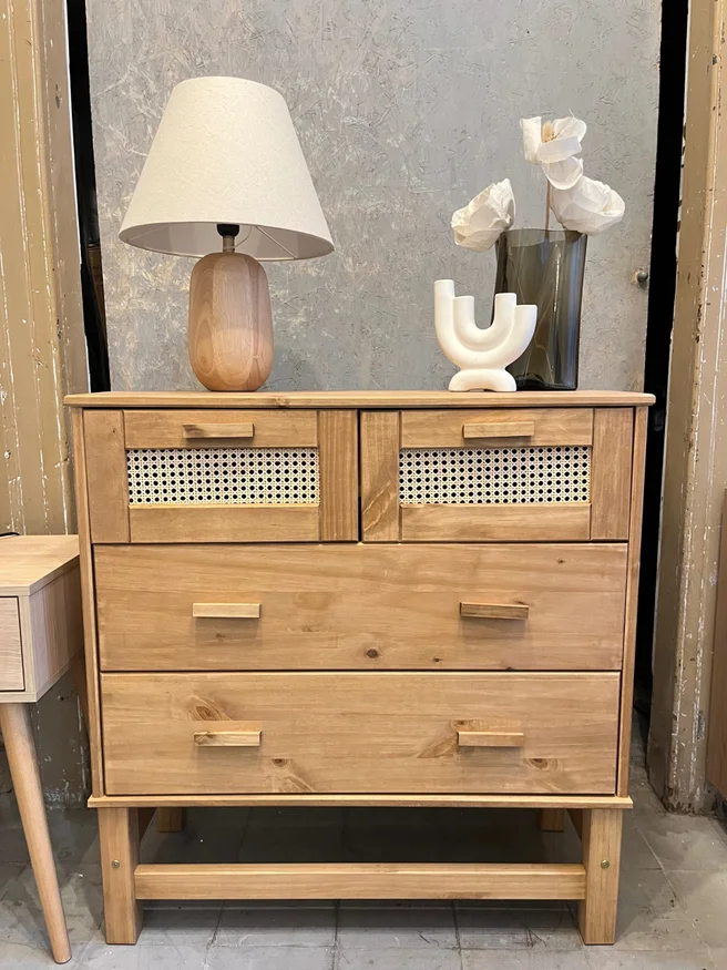 Cómoda Madera de Pino y Rattán Natural - Linea Yakarta en Madera natural - Cómodas, Uruguay | Berna home, vista 2