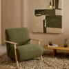 Butaca Meghan de chenilla verde y madera maciza de fresno con acabado natural en Verde - Butacas, banquetas y puffs, Uruguay | Kavehome, vista 2 de 9