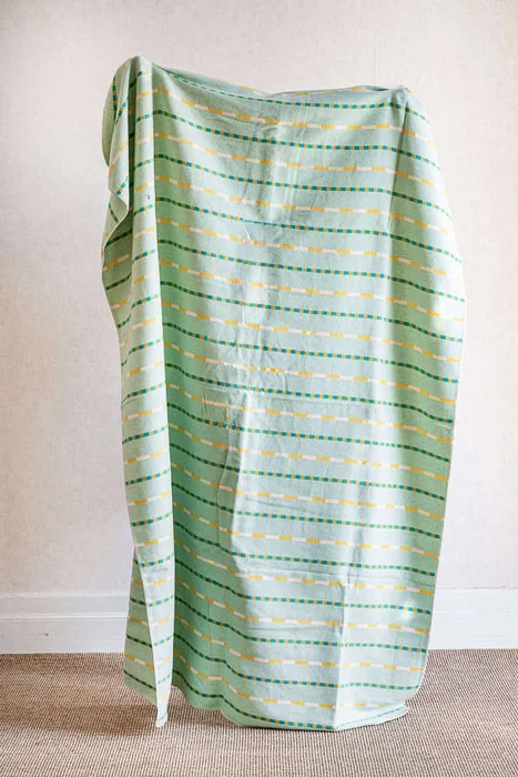 MANTA AUSTRIACA MILD GREEN Y LIMA - 2.00 X 1.40 MTS en Multicolor - Textiles, Uruguay | La Iberica