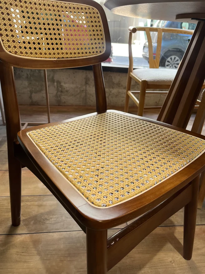 Silla Kira Madera de Caucho/Rattan Natural - Marrón Oscuro en Madera natural - Sillas, Uruguay | Berna home, vista 2