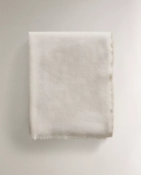 MANTA LIGERA FLECOS en Blanco - Textiles, Uruguay | Zara Home, vista 5