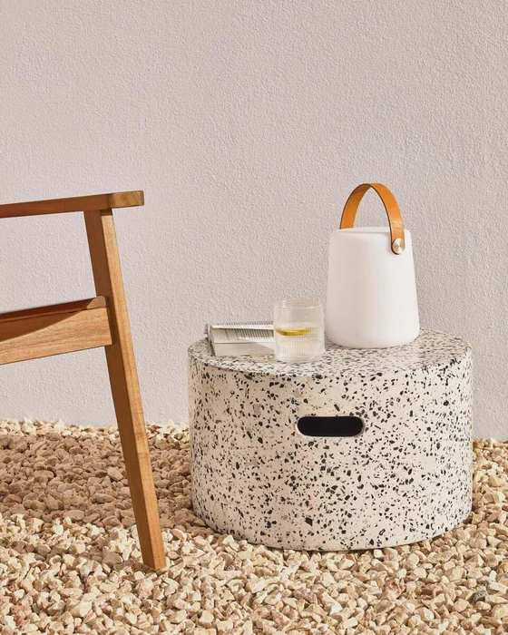 Luminaria de mesa exterior Dialma con asa marrón en Blanco - Lámparas de mesa, Uruguay | Kavehome, vista 2