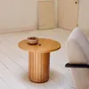 Mesa auxiliar redonda Licia de madera maciza de mango Ø 60 cm en Madera natural - Mesas de arrimo, Uruguay | Kavehome, vista 2 de 5