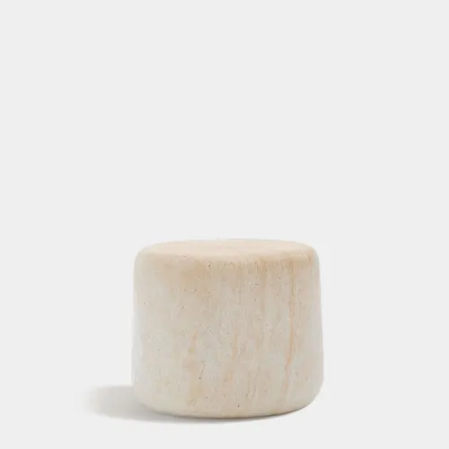 Mesa auxiliar Drasi de cemento con acabado efecto travertino - Ø60 cm en Beige - Mesas de arrimo, Uruguay | Kavehome