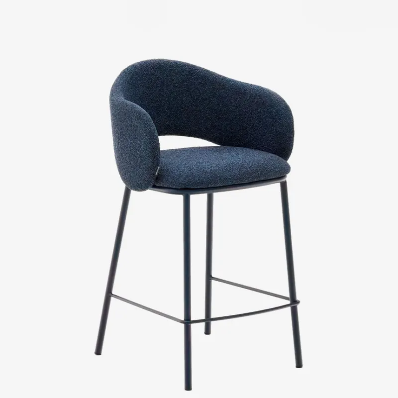 Taburete Maina - de chenilla beige y patas de acero con acabado beige FSC Mix Credit 65 cm en Azul - Butacas, banquetas y puffs, Uruguay | Kavehome