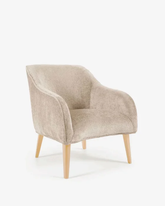 Butaca Bobly de chenilla beige y patas de madera acabado natural en Beige - Butacas, banquetas y puffs, Uruguay | Kavehome