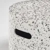 Reposapiés exterior Jenell terrazo - blanco Ø 35 cm en Blanco - Mesas de arrimo, Uruguay | Kavehome, vista 5 de 6