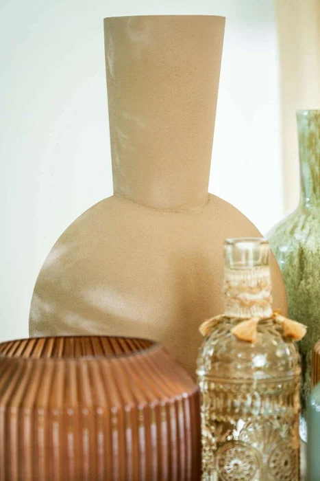 VASIJA NEO VIDRIO FACETADO AMBAR - ALTURA 18 CMS en Multicolor - Jarrones, Uruguay | La Iberica, vista 3
