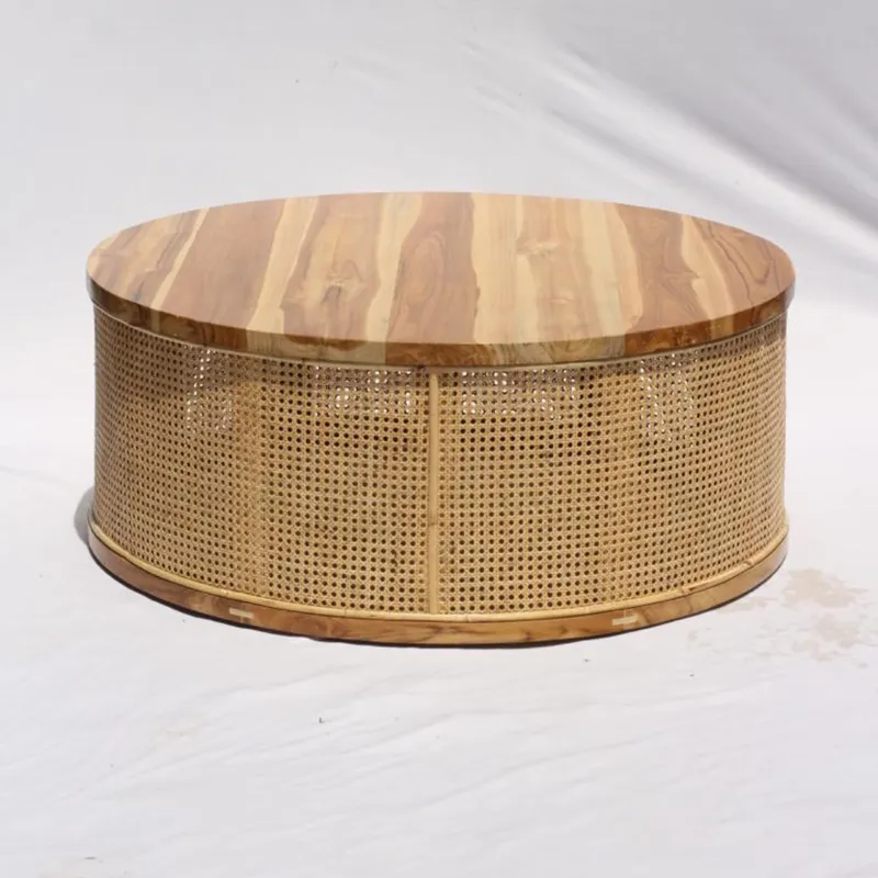 Mesa ratona en teca y esterilla cuadriculada en Madera natural - Mesas de comedor, Uruguay | Entrecasa