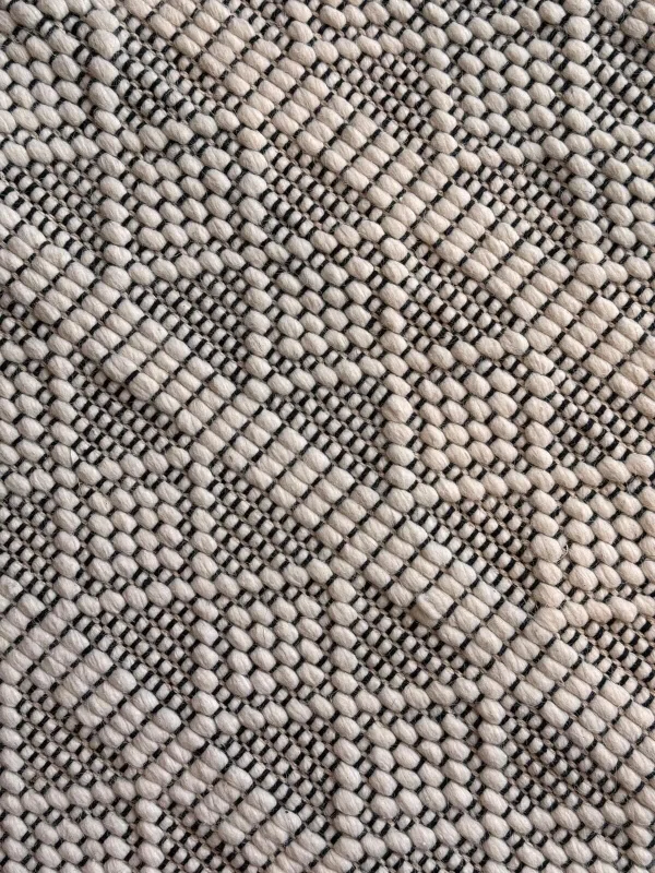 ALFOMBRA LANA ROMBOS RELIEVE CRUDO en Off-white - Textiles, Uruguay | Masinfinito Casa, vista 3